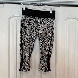 Lululemon Real Quick Posey Black‎ And White Crops Size 6